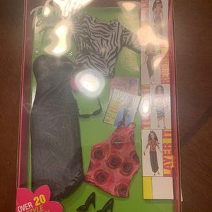 2001 Mattel Barbie Fashion Avenue Interchangeable Outfits Collectible New in Box